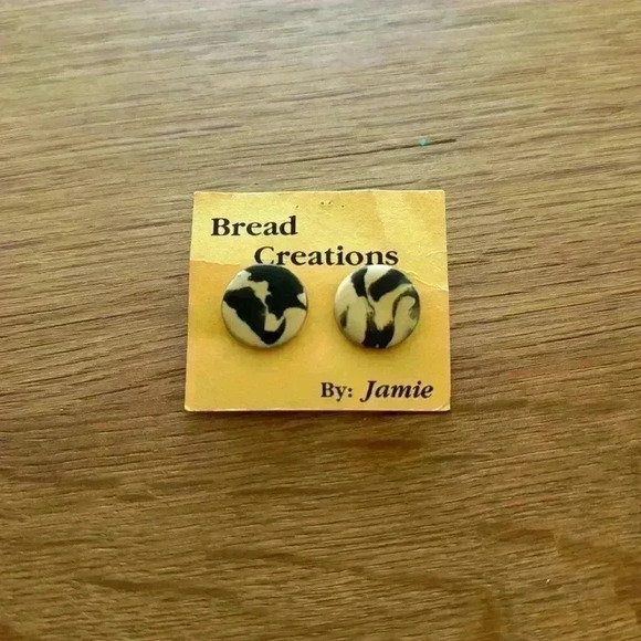 Vintage Earrings - Unique Bread Creations Pierced black and white earrings - Picture 1 of 4